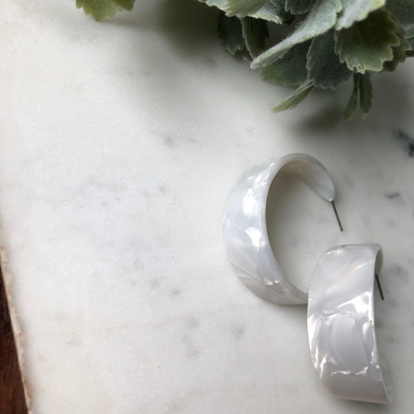 The Mia - Classic White Thick Hoops - Picture 4 of 5